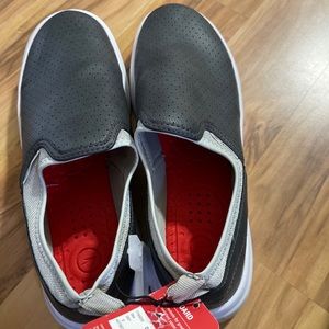 NWT - Mens Speedo Watershoes size 7-8